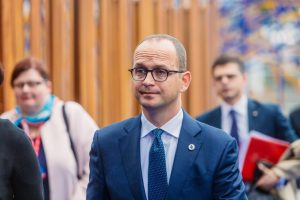 Bushati mbështet protestuesit: Nuk janë të nxitur nga Irani por të revoltuar për gjendjen në vend