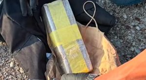 Strugani arrestohet në Elbasan, fshehu një kilogram heroinë në gomën e furgonit