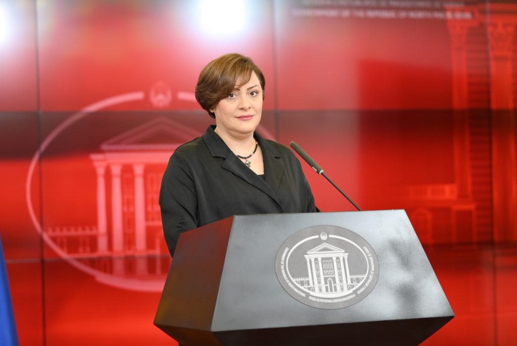 Dimitrieska-Koçoska: Me ribalancin e buxhetit sigurojmë më shumë mjete për projektet në komuna, bujqësi, rritjen e pagave, përmirësimin e standardit të studentëve dhe nxënësve, mbrojtjen sociale, investimet kapitale dhe përshpejtimin e ciklit investues